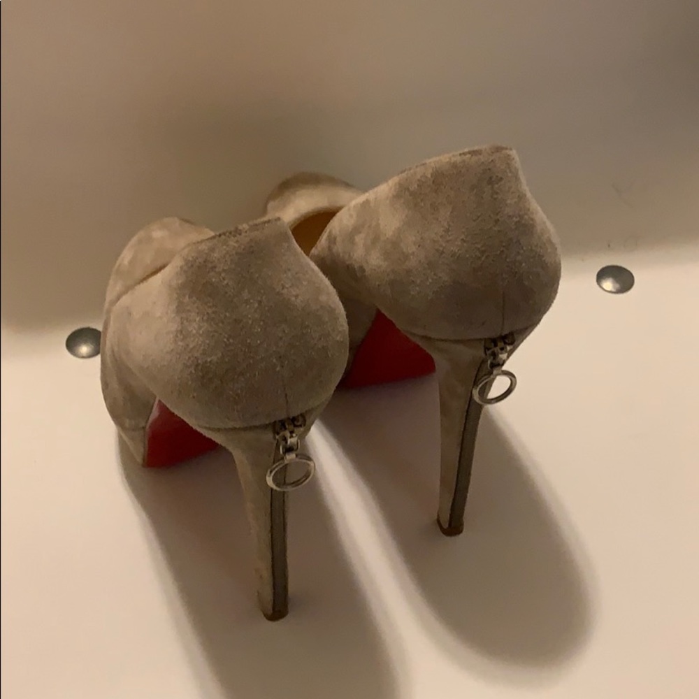 Shoes - Picture 2 of 3